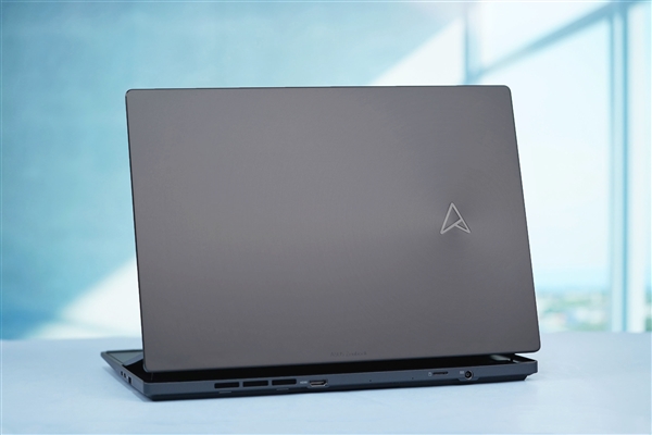 14英寸机身塞下18英寸屏！华硕灵耀X 双屏Pro 2023图赏(图4)