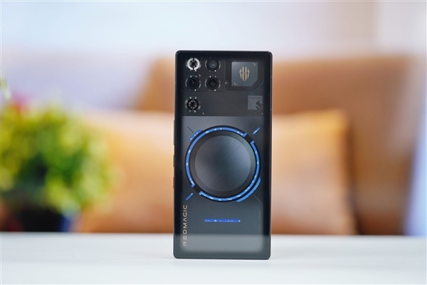 红魔11 Pro+ 24GB+1TB版本官宣12月9日开售:7699元 限量(图3) 红魔11 Pro+ 24GB+1TB版本官宣12月9日开售:7699元 限量(图3)