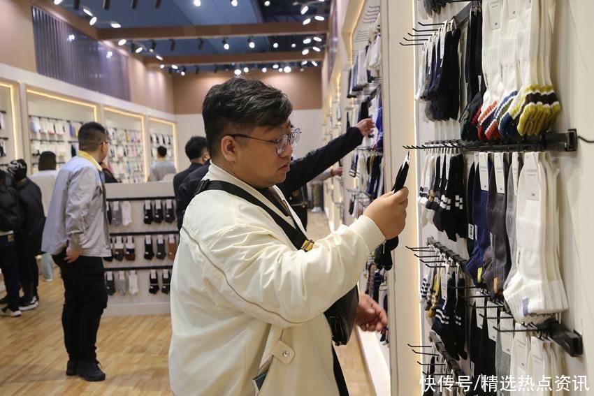 年生产能力35亿双!辽源“袜业金名片”越擦越亮 年生产能力35亿双!辽源“袜业金名片”越擦越亮(图3)