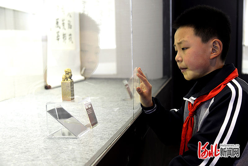 “诗书画印颂英烈”红色教育主题展在邯郸举办 “诗书画印颂英烈”红色教育主题展在邯郸举办(图2)